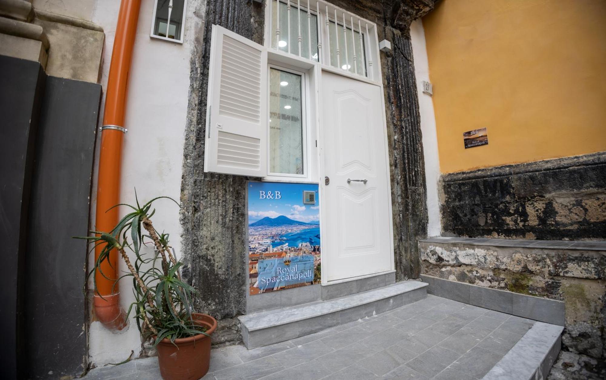 Royal Spaccanapoli Apartman Kültér fotó